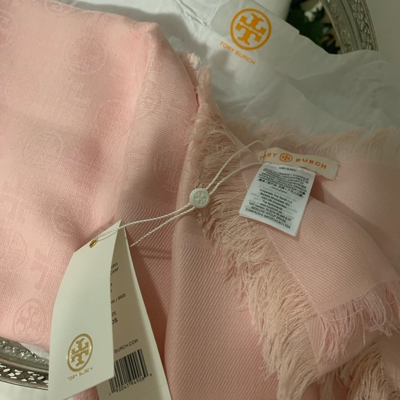 Logo Jacquard traveler scarf - Picture 11 of 13